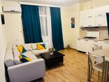 Сдается 2-комнатная квартира, 60 м², Батуми, улица Шалва Инасаридзе, 24 - фото 1