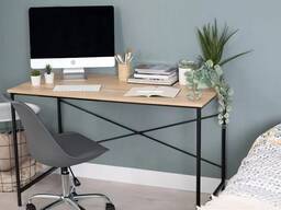 Письменный стол