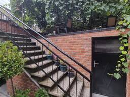 Продается действующий двухэтажный апарт-отель 240 кв. м в популярном районе Авлабари.