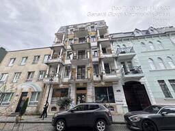 Продается многоуровневое коммерческое помещение в Старом Батуми