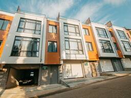 Продается таунхаус 281 кв. м в комплексе Green Side Kvariati.