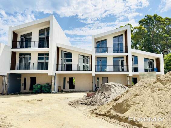 Продается таунхаус в жилом комплексе Royal Residence Botanico