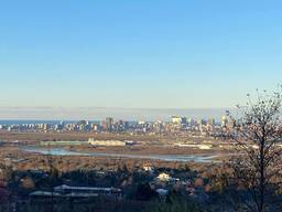 Продается участок в Ахалсопели, расположенный в 500 метрах от центра на возвышенности.