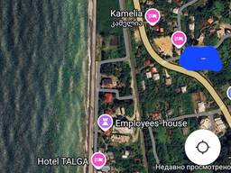 Продается земельный участок в 300 метрах от моря на центральной дороге.