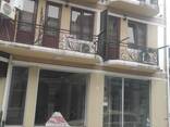 Сдается коммерческое помещение 95 кв. м в центре Батуми. - фото 1