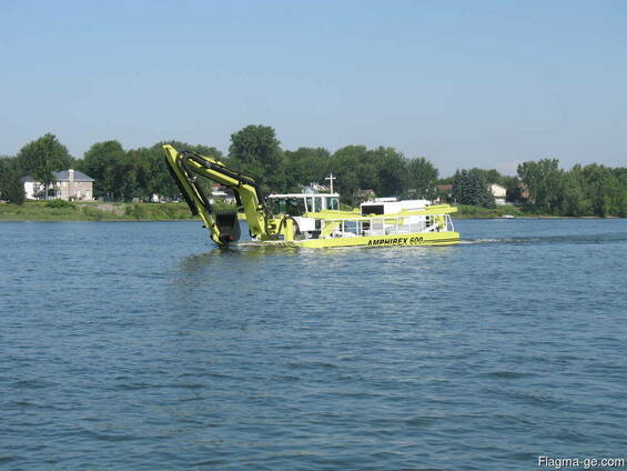 Земснаряды из Канады Amphibex AE650E.